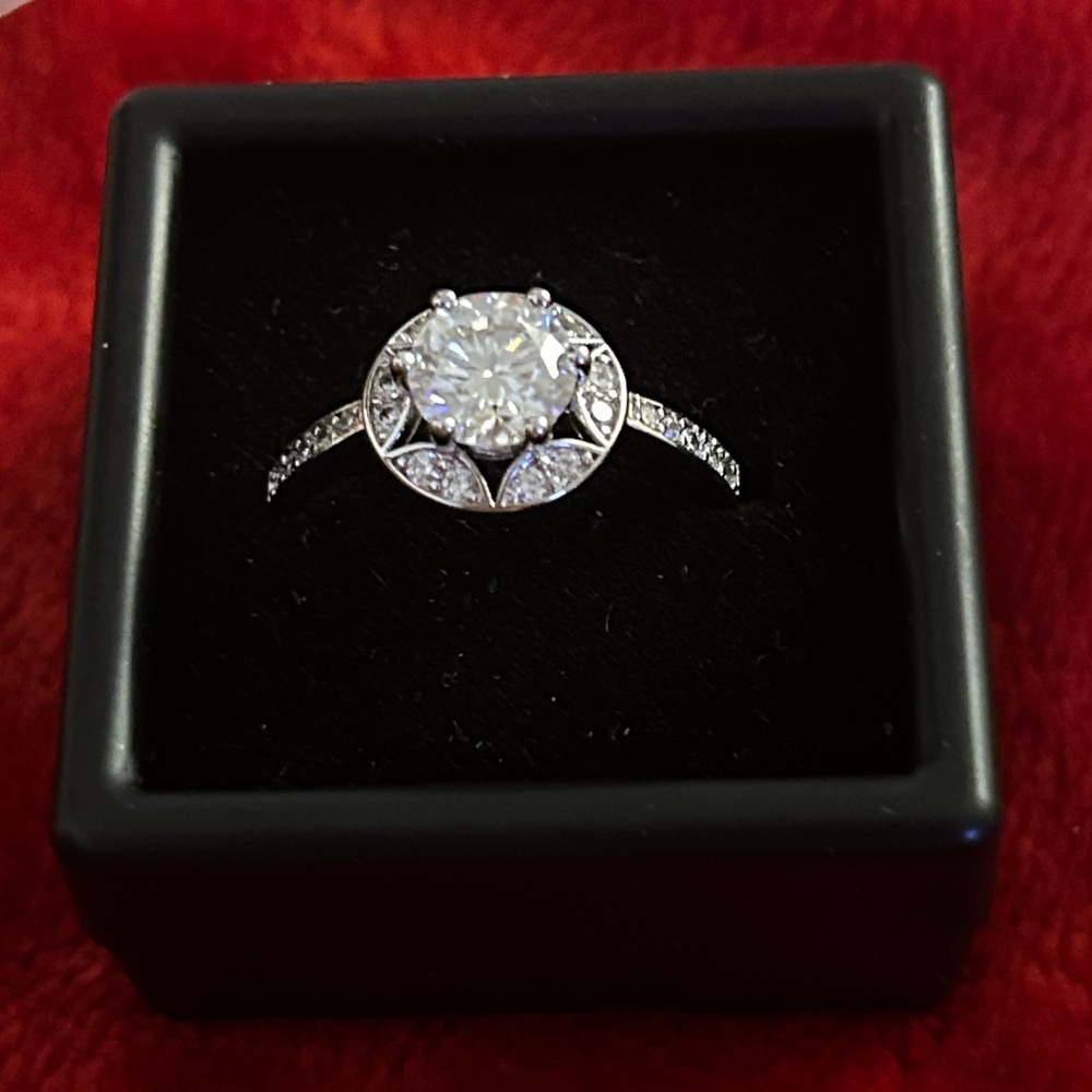 Moissanite Diamond Solitaire Ring size 9 Retail‎ $200